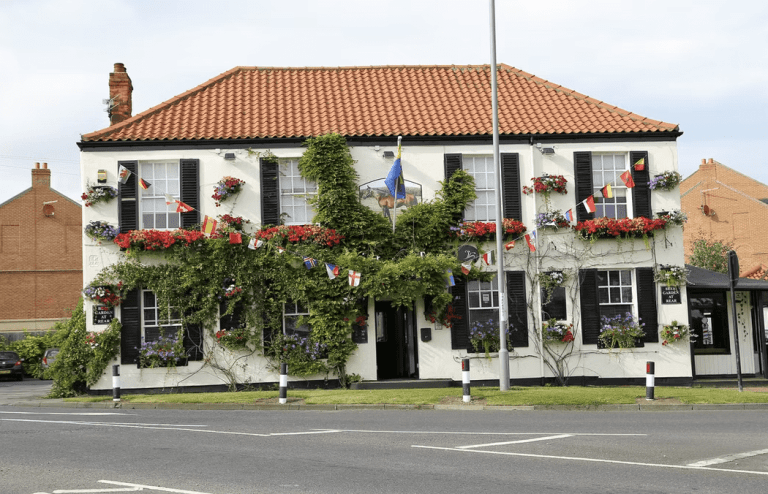 Το μπαρ που γιορτάζει τη σιδηροδρομική κληρονομιά