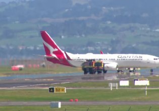 Qantas: Αναγκαστική προσγείωση αεροσκάφους λόγω καπνού στον χώρο των αποσκευών