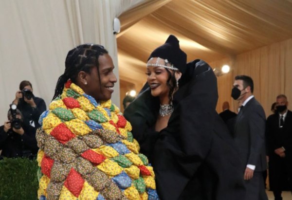 A$AP Rocky: «Με τη Rihanna προσευχόμαστε το μωρό μας να είναι κορίτσι»