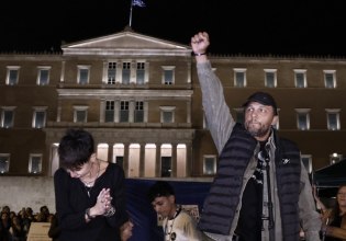 Στο Σύνταγμα αποκαλύπτεται ότι η κοινωνία ασφυκτιά, στην Εξεταστική του ΟΠΕΚΕΠΕ ότι η κλεψιά ξεκινάει από ψηλά