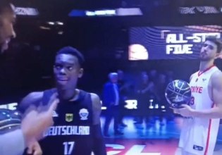 Η στιγμή που Γιάννης και Σενγκούν δεν έδωσαν τα χέρια στην απονομή (vid)