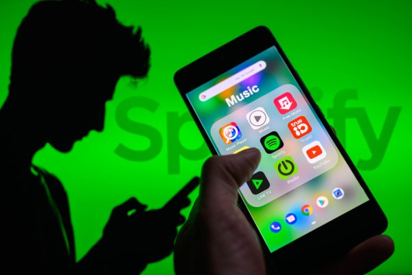 Όταν η μουσική συναντά τον πόλεμο – Γιατί το Spotify χάνει καλλιτέχνες;