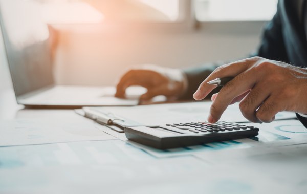 Eurostat: Αύξηση 10,1% στο κόστος εργασίας στην Ελλάδα στο β’ τρίμηνο