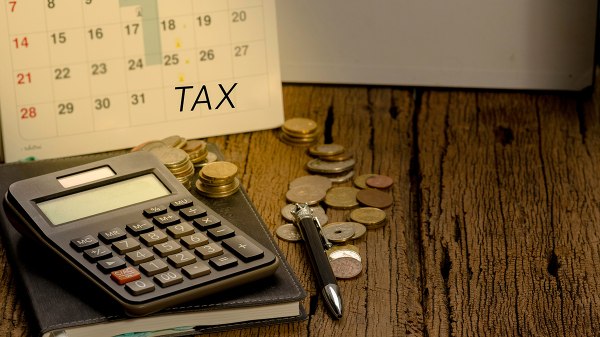 Αναβάλλεται για τους πολλούς το ταξίδι στη γη της επαγγελίας μετά τις εξηγήσεις της εξαγγελίας, τώρα επιστρέφουμε στο «μη γίνει της Γαλλίας»