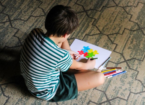 Αυτισμός: Τα πρώτα σημάδια, η διάγνωση και οι δομές υποστήριξης