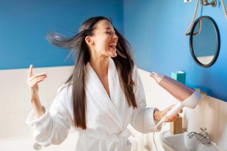 Το απόλυτο χτένισμα του φθινόπωρου – Γίνεται εύκολα με πιστολάκι