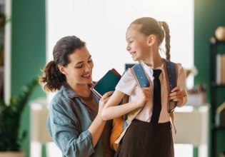 Σχολικά από το SHOPFLIX APP: Κερδίζεις 10 ευρώ επιστροφή με Visa 