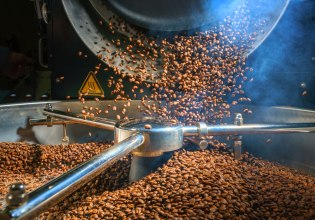 Καφές: Κοντά σε ρεκόρ τα futures – Νέες ανησυχίες για τις καλλιέργειες στη Βραζιλία