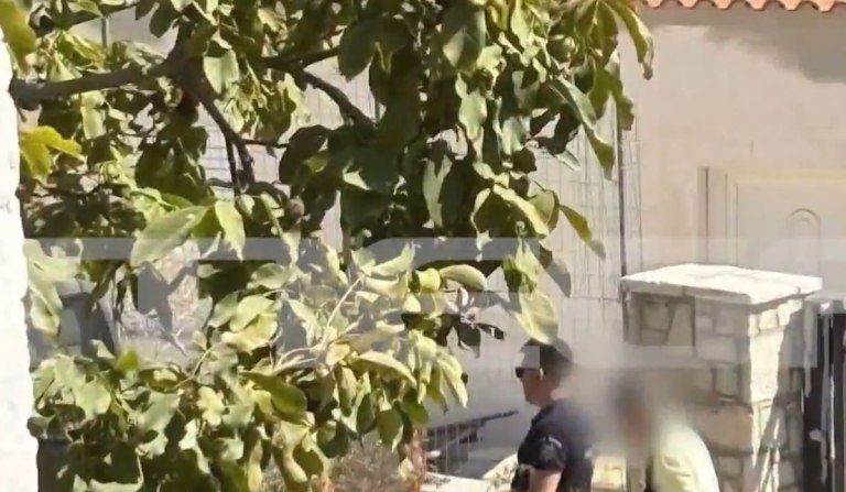 Βοιωτία: Ντοκουμέντο από τη σύλληψη της 62χρονης – Η ανακοίνωση της ΕΛ.ΑΣ. για τη φρικιαστική υπόθεση