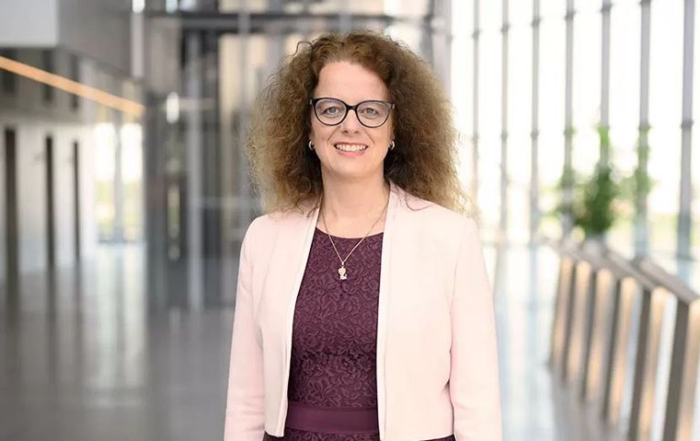 Γιατί η Σνάμπελ (ΕΚΤ) ζητά «πάγωμα» των επιτοκίων