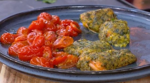 Συνταγή: Σολομός με κρούστα παρμεζάνας & μυρωδικά