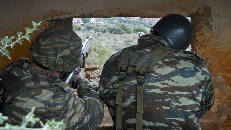 Στρατιωτική θητεία: Σχέδιο επιβράβευσης για όσους κατατάσσονται αμέσως μετά το λύκειο