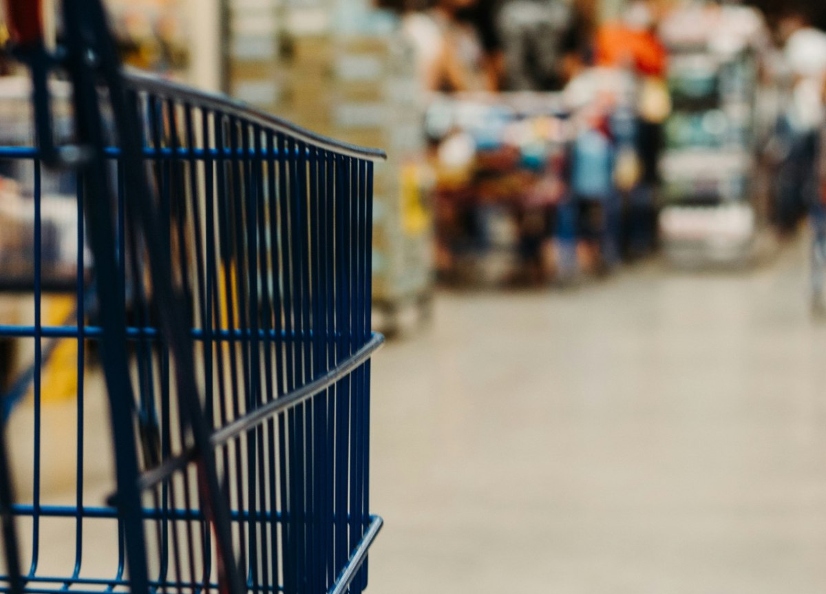 Ακρίβεια: Η «καύσιμη ύλη» που δίνει «τροφή» – Οι παράγοντες που επηρεάζουν το ύψος των τιμών