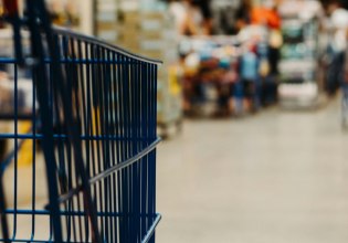 Ακρίβεια: Η «καύσιμη ύλη» που δίνει «τροφή» – Οι παράγοντες που επηρεάζουν το ύψος των τιμών