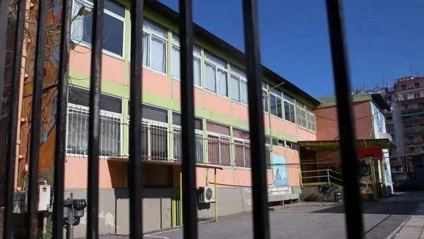 Συνελήφθη 14χρονος εξωσχολικός που φωτογράφισε 9χρονο μαθητή στις τουαλέτες του σχολείου στο Γαλάτσι