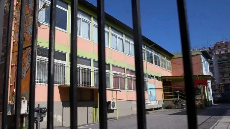Συνελήφθη 14χρονος εξωσχολικός που φωτογράφισε 9χρονο μαθητή στις τουαλέτες του σχολείου στο Γαλάτσι