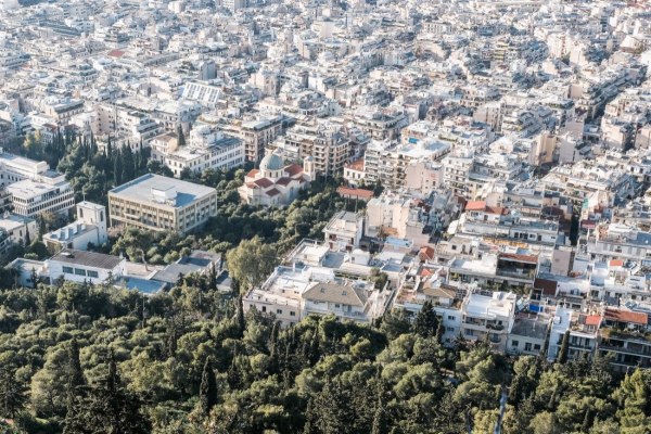 «Ορφανά ακίνητα» στο στόχαστρο επιτηδείων