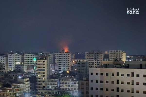 Συρία: Ισραηλινές επιδρομές κοντά στη Χομς, τη Λαττάκεια και την Παλμύρα