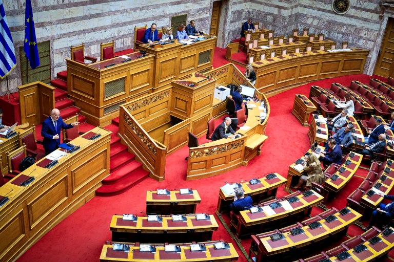 Άγριες κόντρες στη Βουλή Φλωρίδη-Μάντζου και Γιαννούλη με φόντο τη δικαιοσύνη: «Είστε πολιτικά ψεύτης, συκοφάντης και αχρείος»