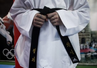 Ηλιούπολη: Ξανά στο προσκήνιο ο καταδικασμένος για βιασμούς προπονητής – Ζητά να μιλά με το παιδί του μέσα από τη φυλακή