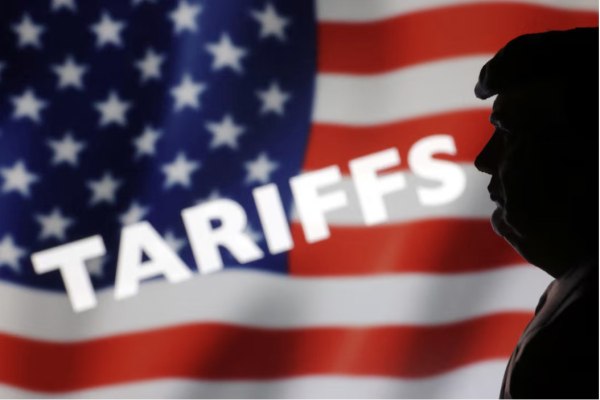 Νέοι δασμοί Τραμπ σε εισαγωγές φαρμάκων, φορτηγών και επίπλων