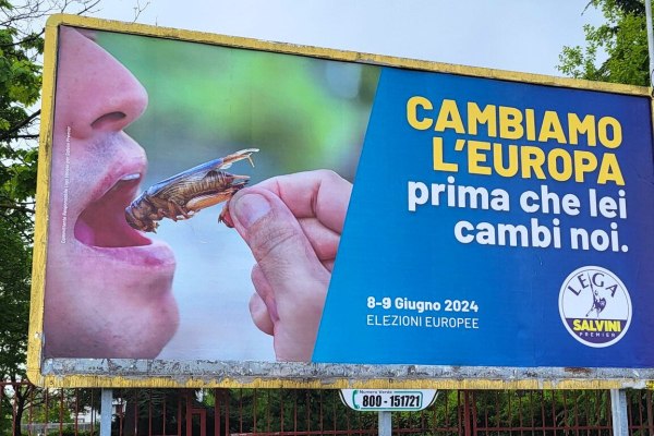 «Δε θα φάω έντομα!»: Πώς η εντομοφαγία έγινε η θεωρία συνωμοσίας που λατρεύει η ακροδεξιά – «Ελίτ σκουλήκια»