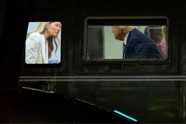 Γιατί ο Ντόναλντ Τραμπ κούνησε το δάχτυλο στη Μελάνια; Ο έντονος διάλογος και οι υποθέσεις