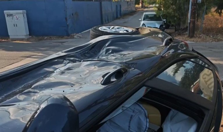 Κηφισιά: Τροχαίο με σύγκρουση και ανατροπή οχήματος – Απεγκλωβίστηκε τραυματισμένη η οδηγός