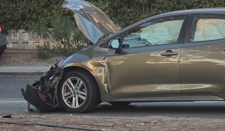 Τροχαίο με σύγκρουση δύο ΙΧ στη λεωφόρο Ποσειδώνος – Ένας τραυματίας