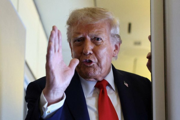 Ο Τραμπ χαρακτηρίζει «παράνομο» τον τρόπο κάλυψης της πολιτικής του από τα ΜΜΕ