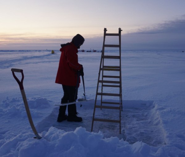 Από την Ύδρα στην Αρκτική: Ο Μιχάλης Τσαμαδός μελετά το πολικό κλίμα και χαρτογραφεί το λιώσιμο των πάγων