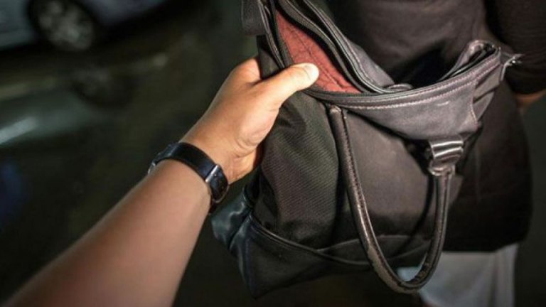 Συνελήφθη τσαντάκιας στο Χαλάνδρι – Μόλις είχε κλέψει πορτοφόλι από ηλικιωμένη