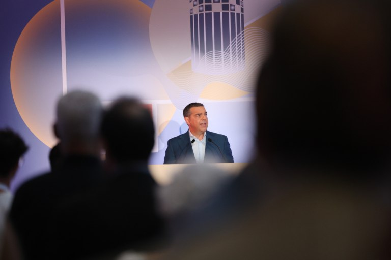 Τσίπρας για Μητσοτάκη: Επιστρέφει μικρό μέρος του υπερπλεονάσματος – Μοναδικός στόχος η ψηφοθηρία