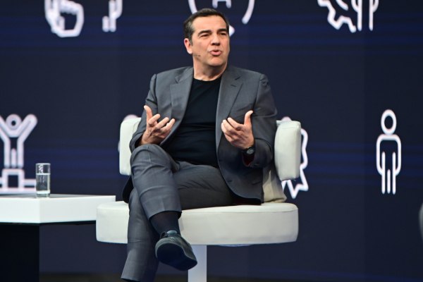 Αλέξης Τσίπρας: Στην τελική ευθεία η έκδοση του βιβλίου