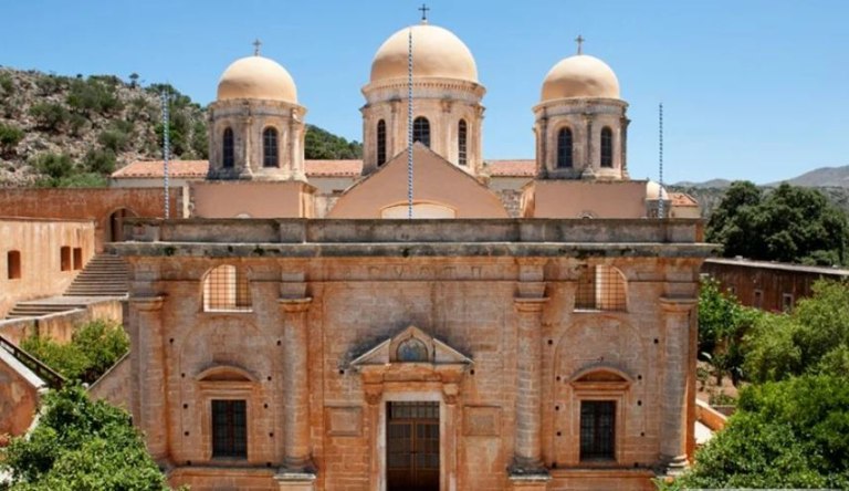 Εκβιασμοί και υφαρπαγή περιουσιών από την κρητική μαφία – Το σχέδιο με το γηροκομείο και η βοήθεια κληρικών