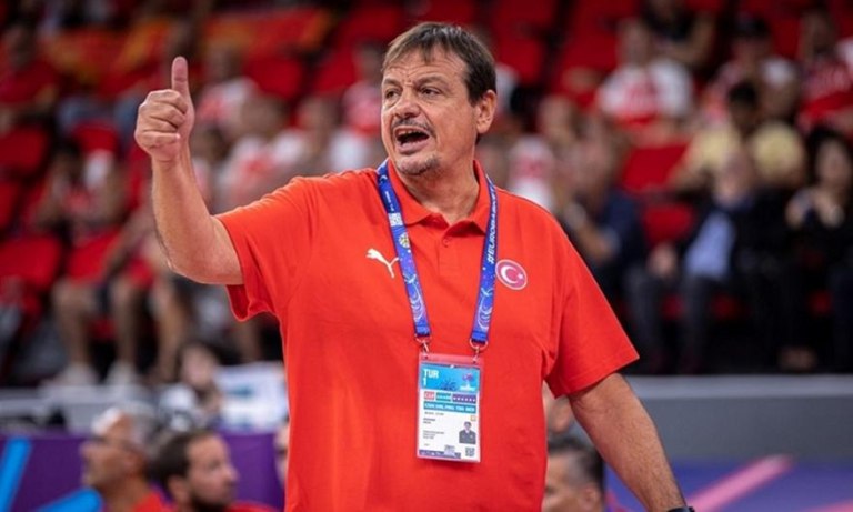 Έξαλλος ο Αταμάν: «Ασέβεια της FIBA – Γελοίο να παίζουμε παιχνίδι νοκ-άουτ στις 12:00»