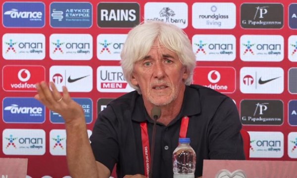 Φοβερός Γιοβάνοβιτς: «Πωωω! Ξέρετε πού έχω παράπονο; Θα σας πείραζε αν έλεγαν την Ελλάδα χαμηλού επιπέδου;»