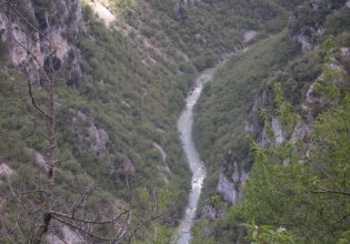 Ήπειρος: Εντοπίστηκε η σορός της Ολλανδής τουρίστριας σε βάθος 300 μ. στο φαράγγι του Βίκου