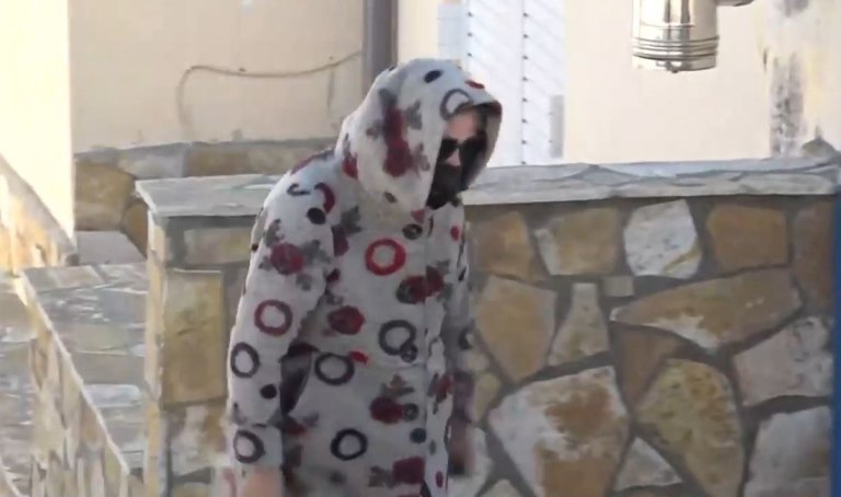 Βοιωτία: Μονίμως απούσα από τα ΚΕΠ η 62χρονη – Οι δύο γάμοι, η απομόνωση και η σχέση με τον γιο της