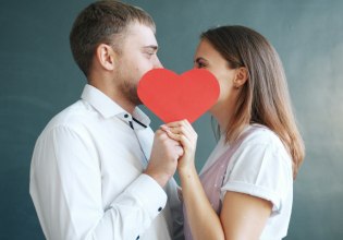 Από τους Boomers στην Gen Z: Το φλερτ μέσα από τέσσερις γενιές