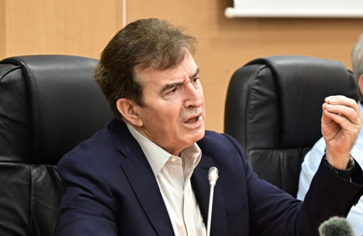 Στο βουλοκέρι στην έρευνα για το έγκλημα στα Τέμπη έπεσε ξυλόλιο, στου Χρυσοχοΐδη το σόου κανείς δεν έφαγε το κουτόχορτο