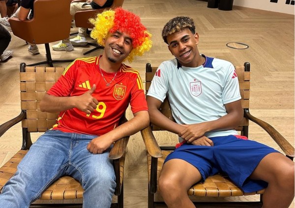 Τι είπε ο πατέρας του Γιαμάλ για τη «Χρυσή Μπάλα»: «Κάτι πολύ παράξενο έγινε εδώ, του χρόνου δική μας»