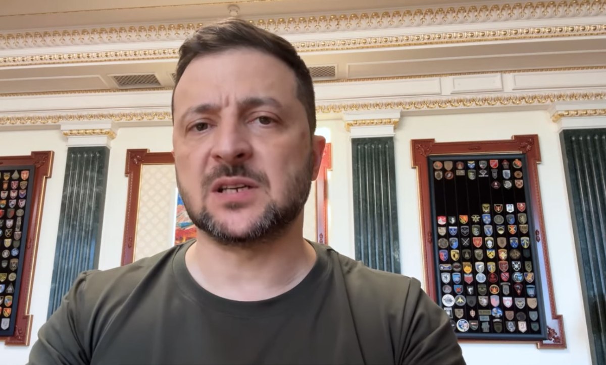 Ουκρανία: Η Ρωσία ενισχύει τα στρατεύματά της και συνεχίζει τα μπαράζ επιδρομών, λέει ο Ζελένσκι