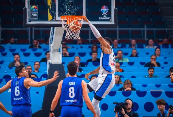 Εντυπωσιακό κάρφωμα από τον Γιάννη Αντετοκούνμπο (vid)