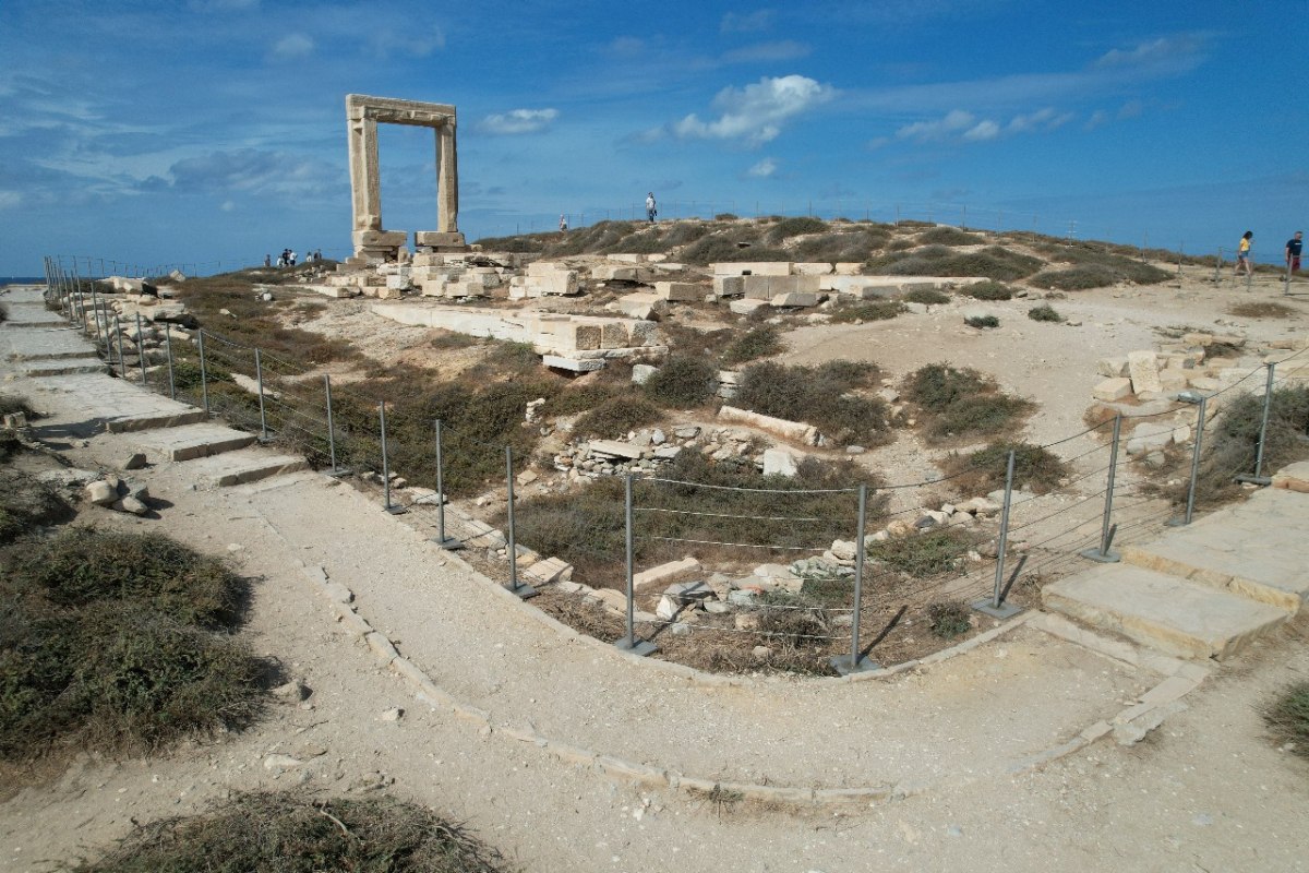 ΥΠΠΟ: Ο Δήμος Νάξου παραιτείται από την αίτηση για απομάκρυνση της προσωρινής περίφραξης της Πορτάρας