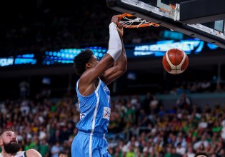 Ελαμψε ο Κώστας Αντετοκούνμπο σε άμυνα και επίθεση (vid)