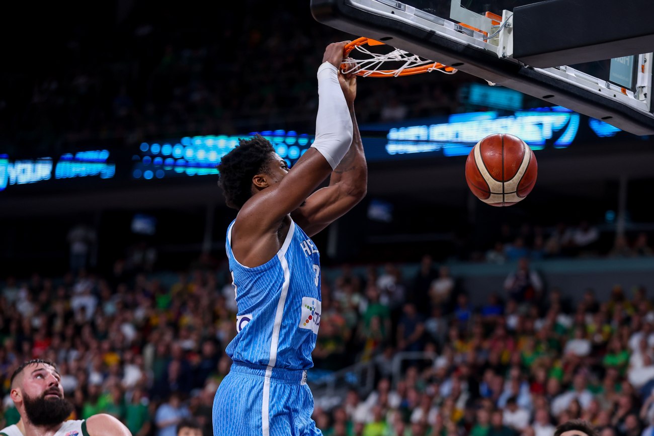 Ελαμψε ο Κώστας Αντετοκούνμπο σε άμυνα και επίθεση (vid)