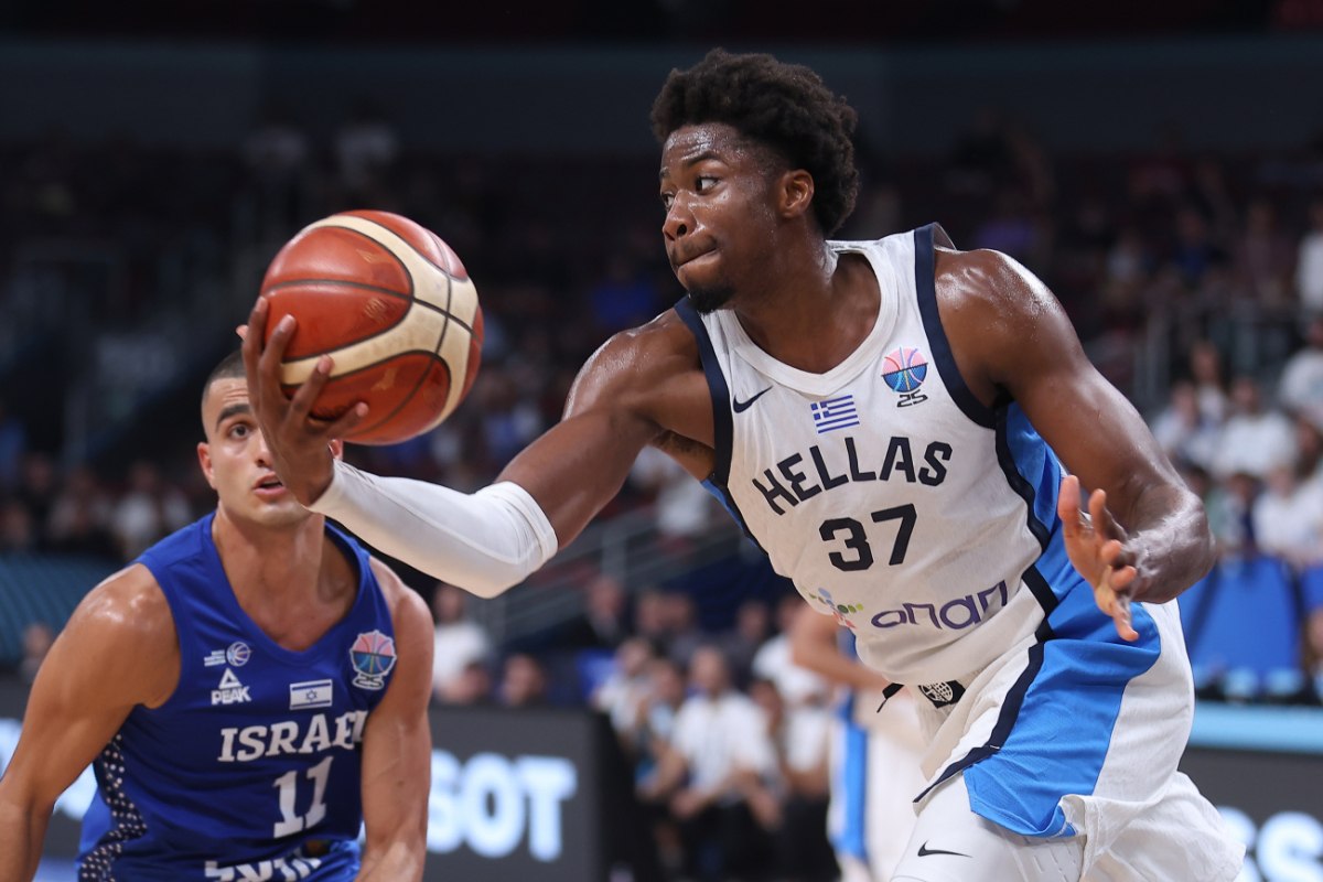 Σούπερ Κώστας Αντετοκούνμπο, με τέσσερις τάπες