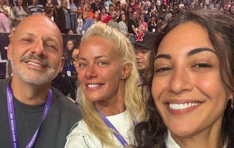 Ζέτα Μακρυπούλια: Οι διακοπές με τον Νίκο Μουτσινά και την Ευγενία Σαμαρά στην Κολωνία