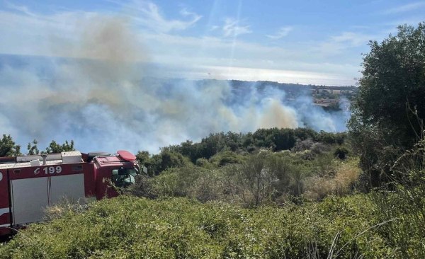 Μεγάλη φωτιά στην Κεφαλονιά – Μήνυμα του 112 για εκκένωση τριών οικισμών